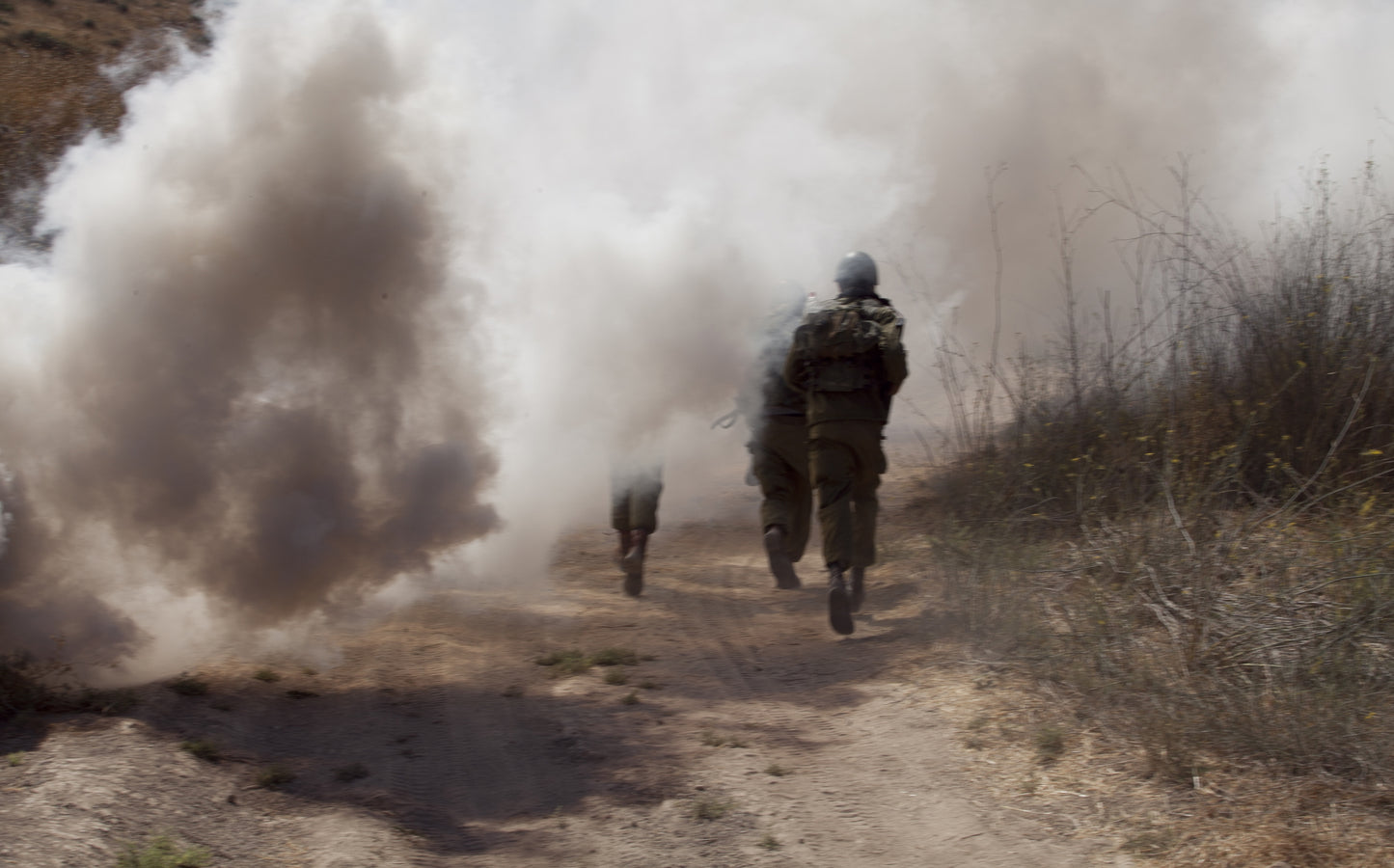 A soldier ran through thick smoke